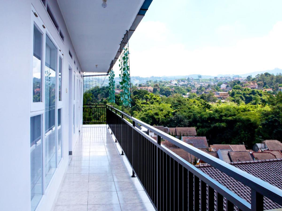 Oyo 569 Cigadung Guest House Syariah Бандунг Экстерьер фото