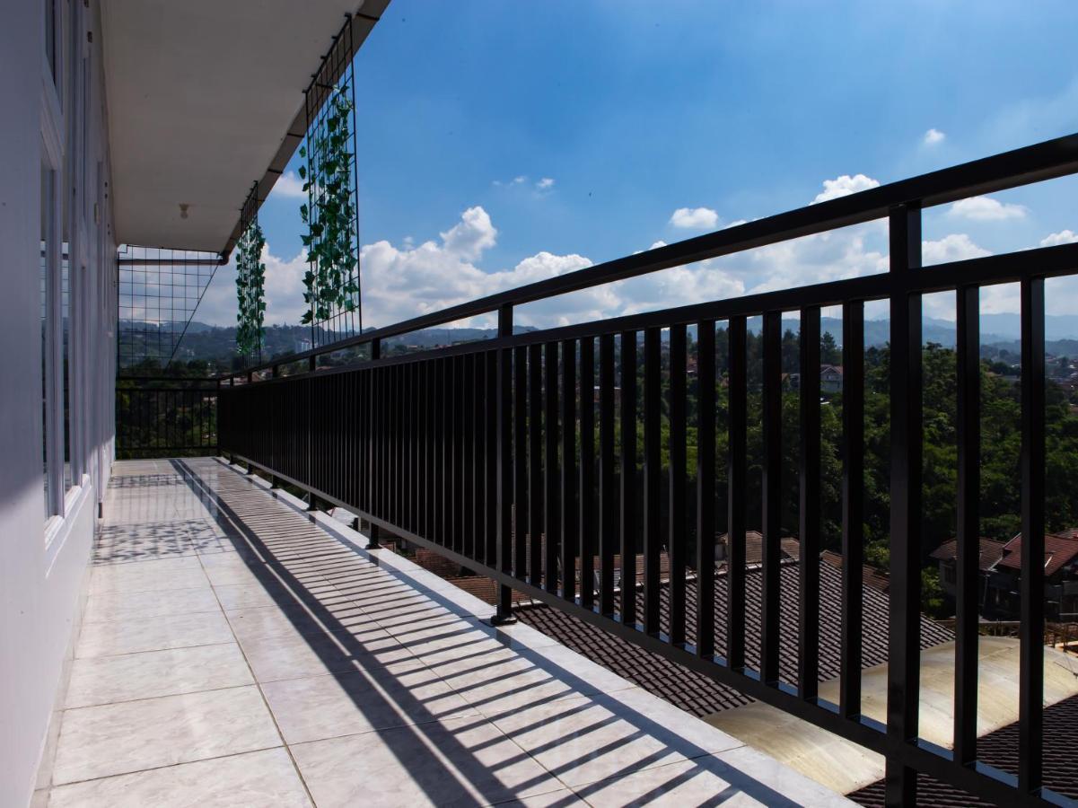 Oyo 569 Cigadung Guest House Syariah Бандунг Экстерьер фото