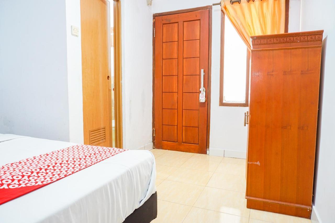 Oyo 569 Cigadung Guest House Syariah Бандунг Экстерьер фото