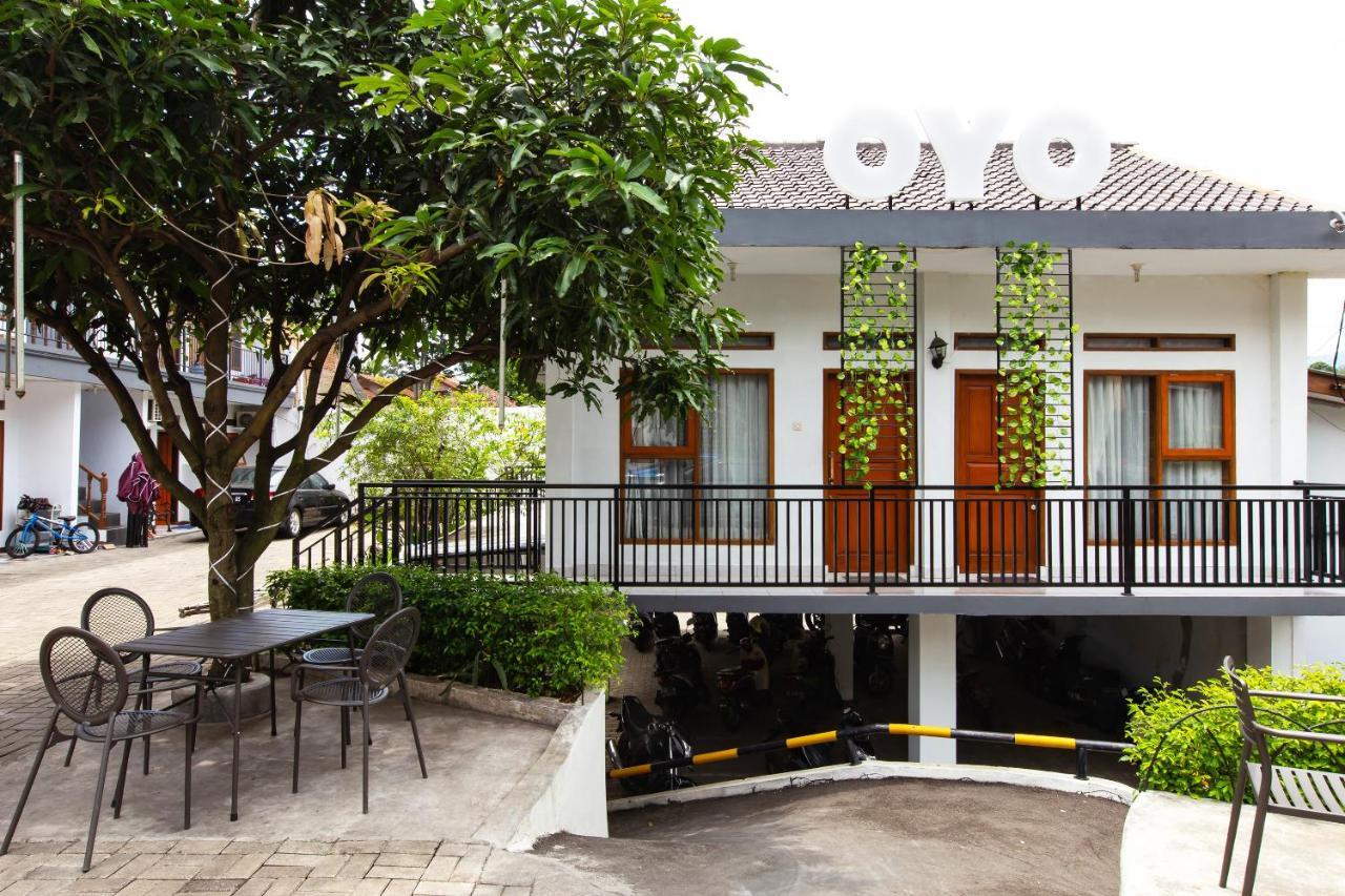 Oyo 569 Cigadung Guest House Syariah Бандунг Экстерьер фото