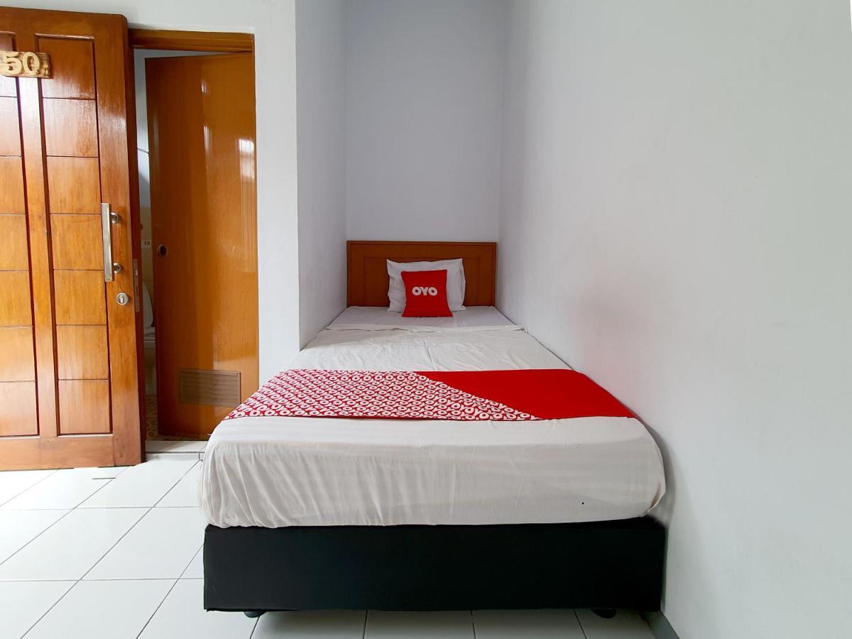 Oyo 569 Cigadung Guest House Syariah Бандунг Экстерьер фото