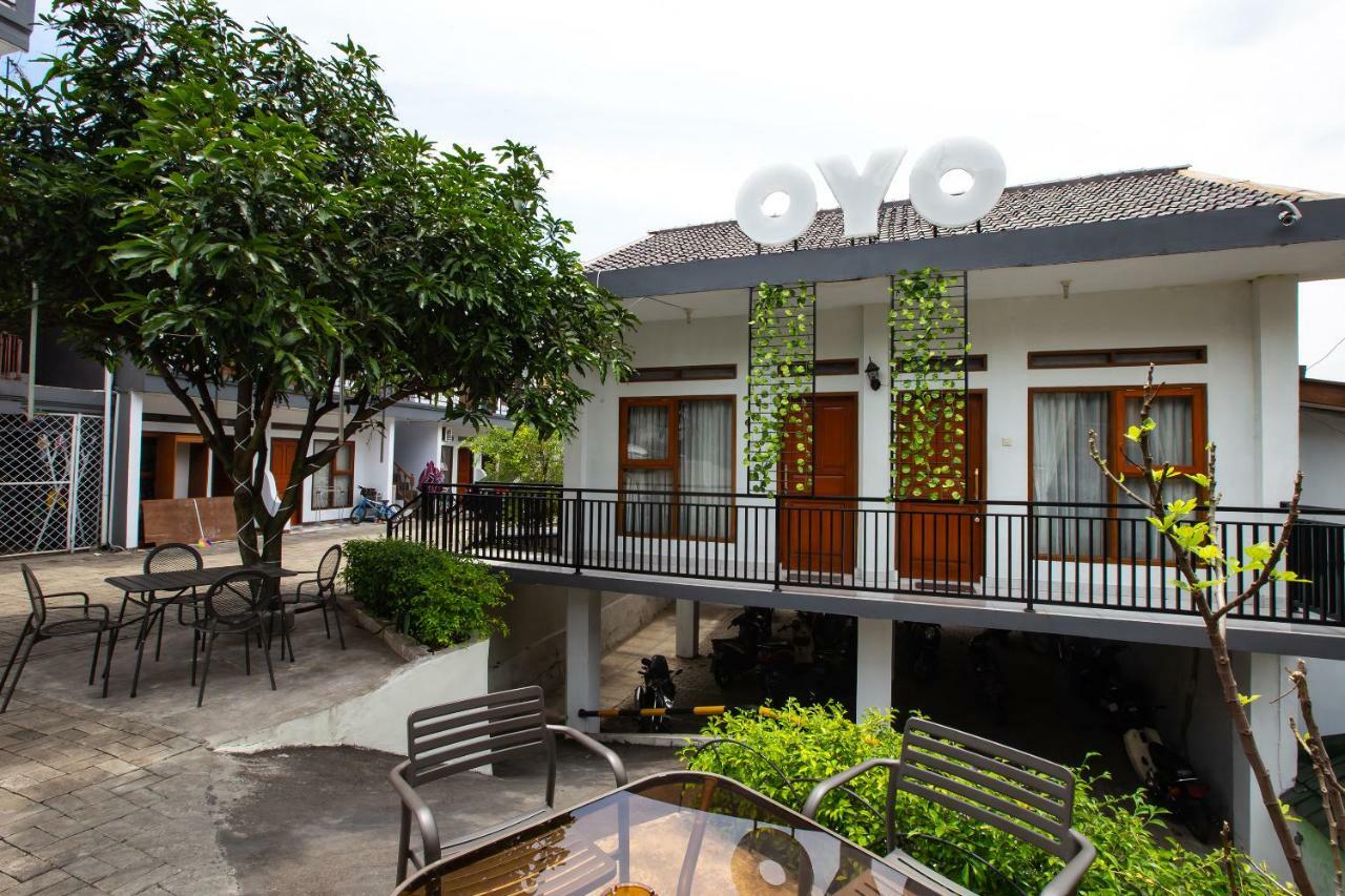 Oyo 569 Cigadung Guest House Syariah Бандунг Экстерьер фото