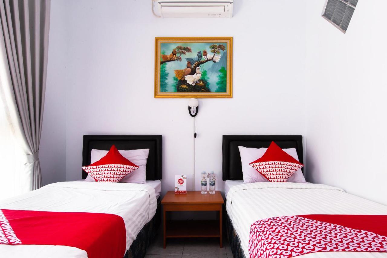Oyo 569 Cigadung Guest House Syariah Бандунг Экстерьер фото